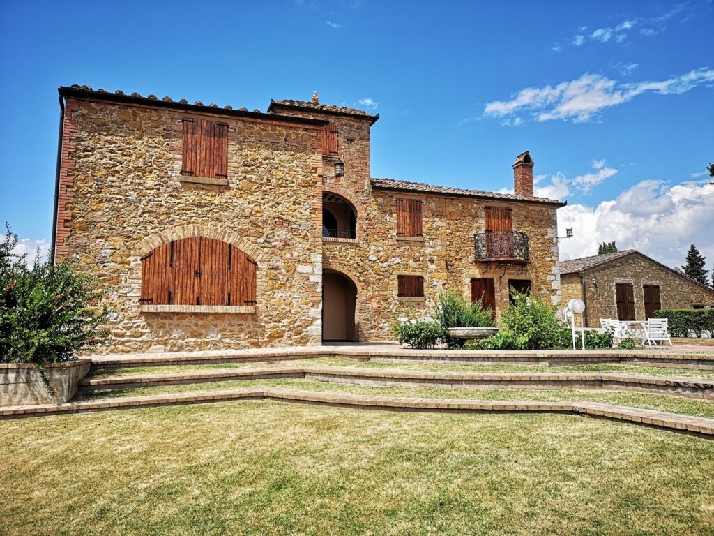 Panoramic Farmhouse in Montefollonico – Tuscany
