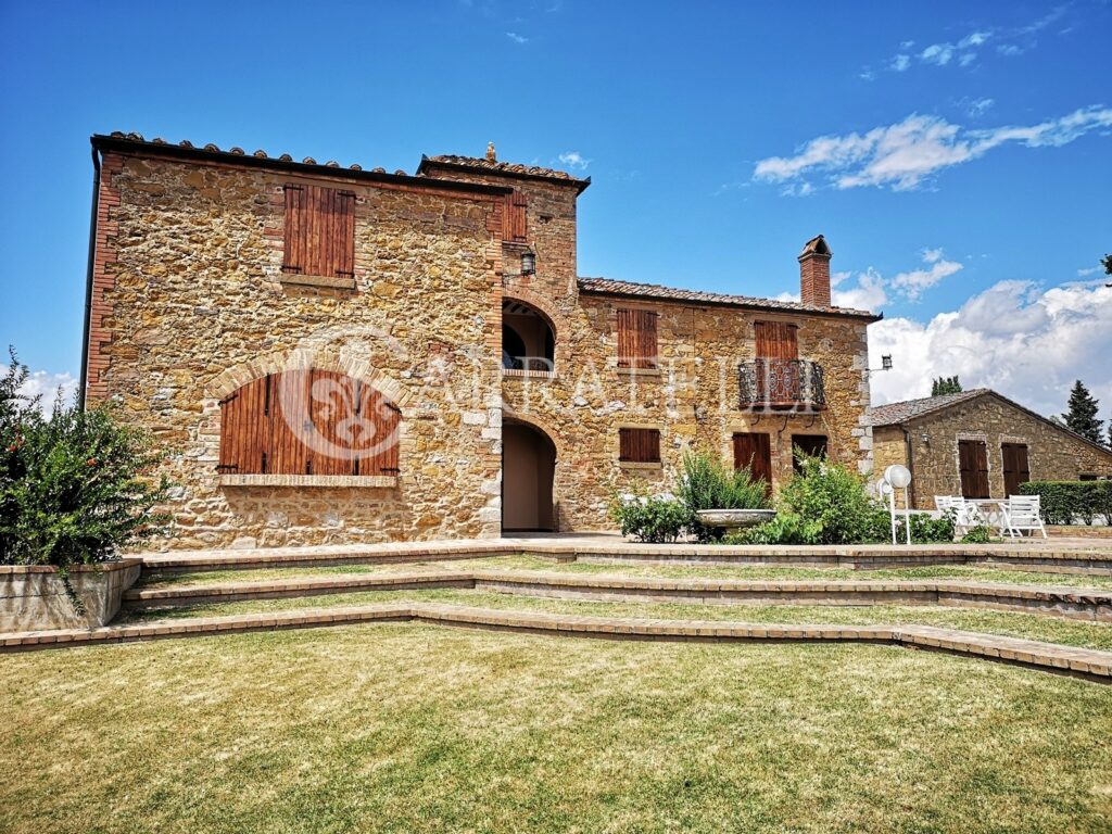 Panoramic Farmhouse in Montefollonico – Tuscany