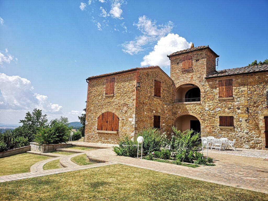 Casale panoramico a Montefollonico – Toscana