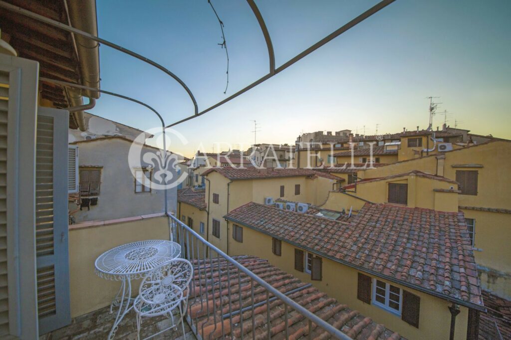 Fantastic penthouse with terrace in center of Florence