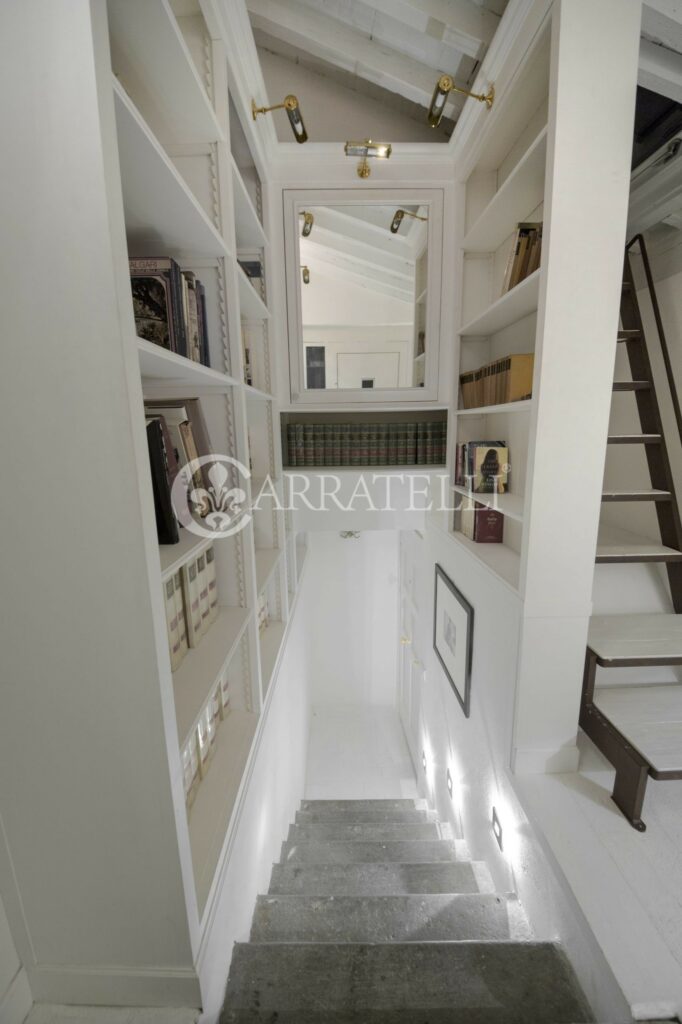 Fantastic penthouse with terrace in center of Florence