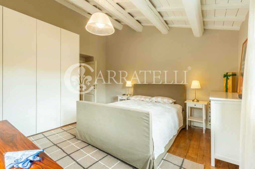 Countryhouse villa with pool and tennis court in Marche