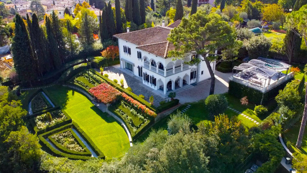 Villa di lusso con piscina e giardino a Firenze