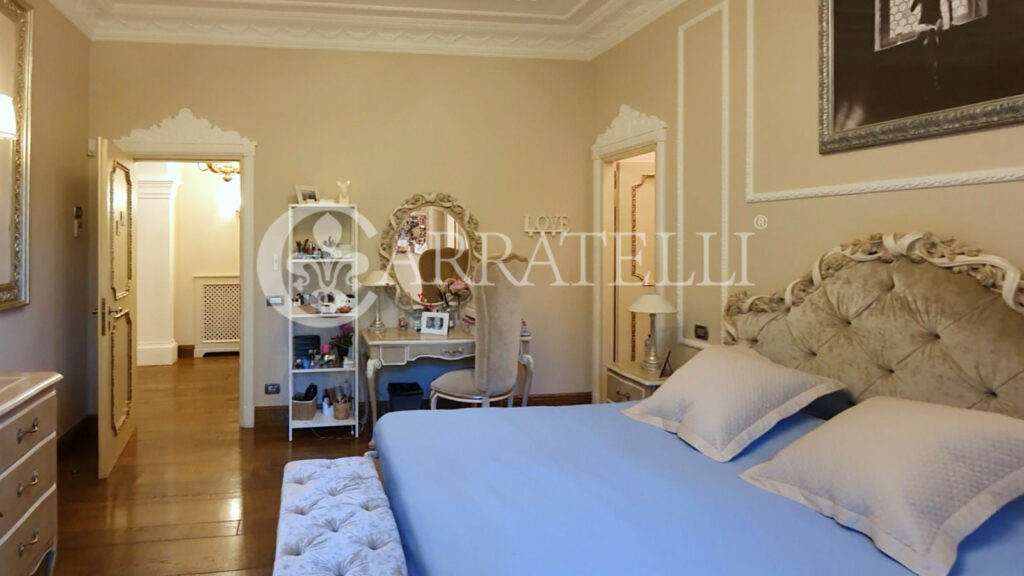 Luxury villa with pool and garden in Florence