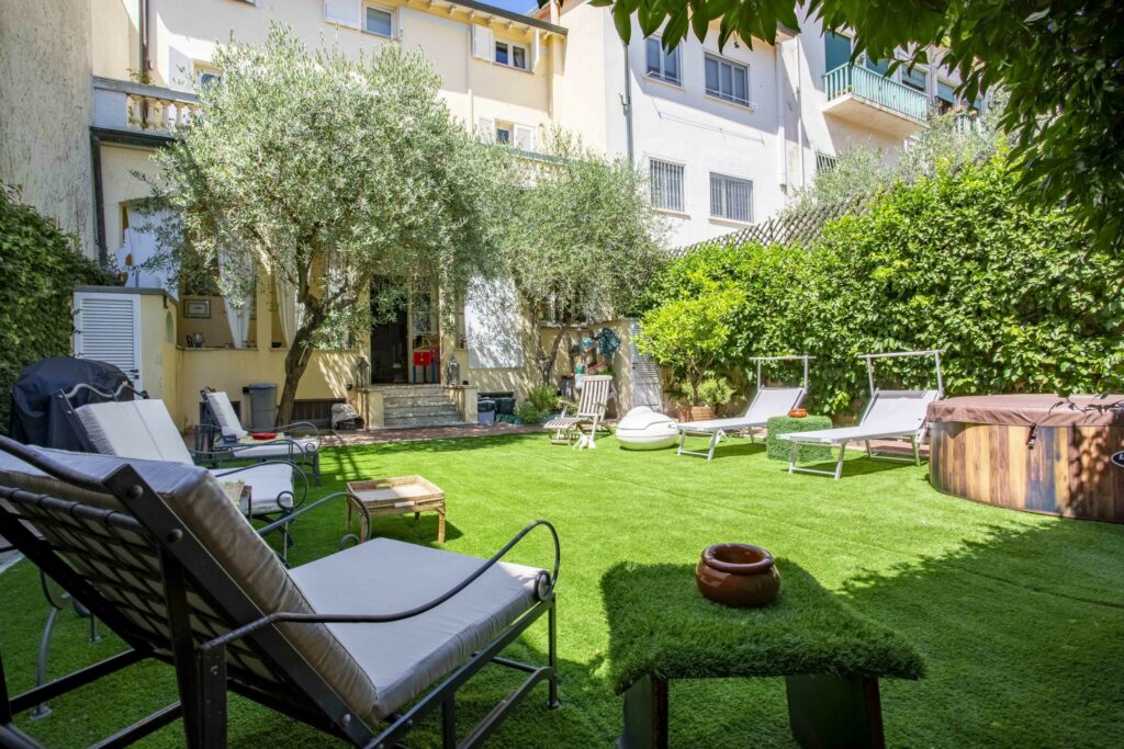 Charming residence with garden in Viareggio