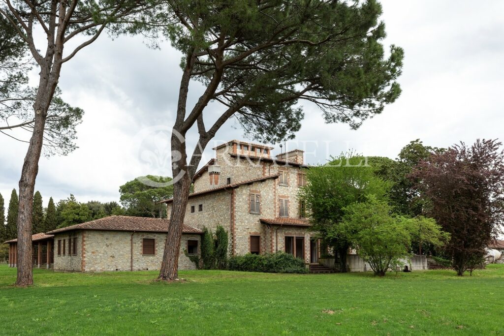 Meravigliosa villa d’epoca da ristrutturare con parco vicino Firenze