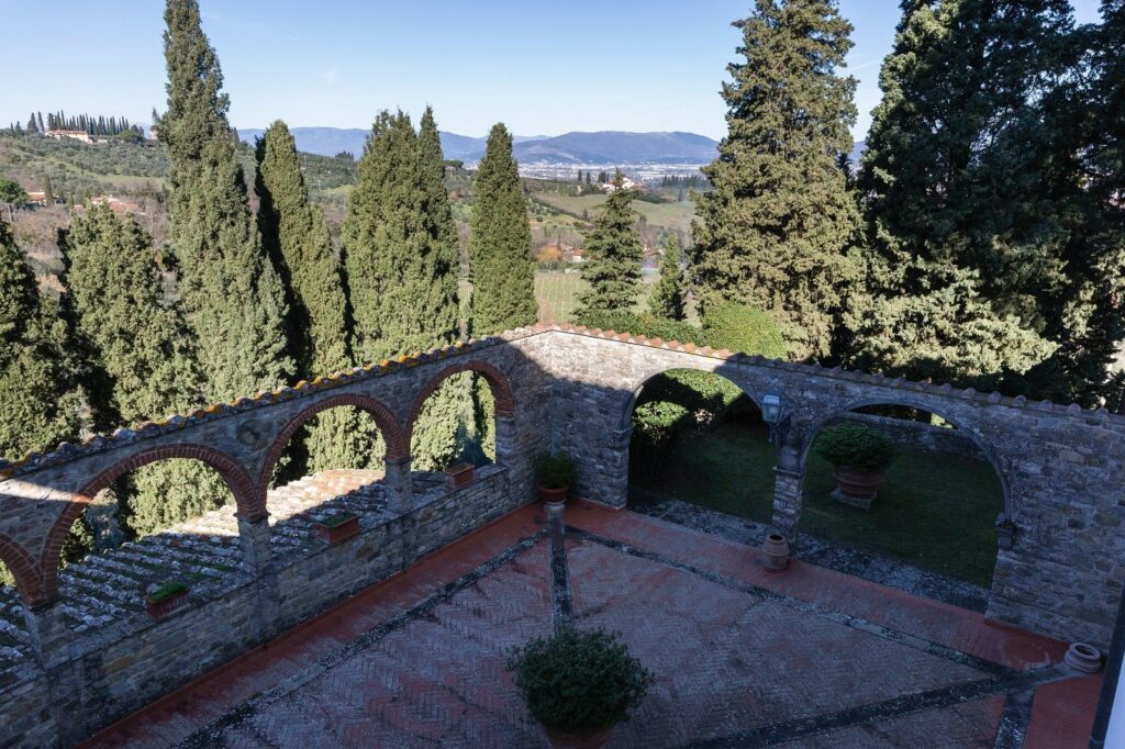 Prestigiosa villa del XV secolo sulle colline di Firenze