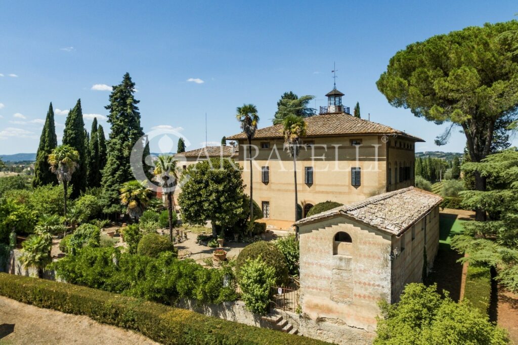 Meraviglioso Castello con azienda agricola e residenza d’epoca vicino Siena