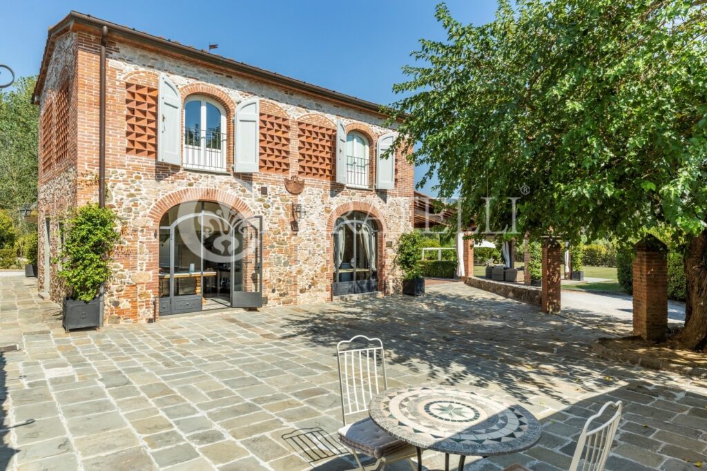 Elegant villa with park and swimming pool on the hills near Florence
