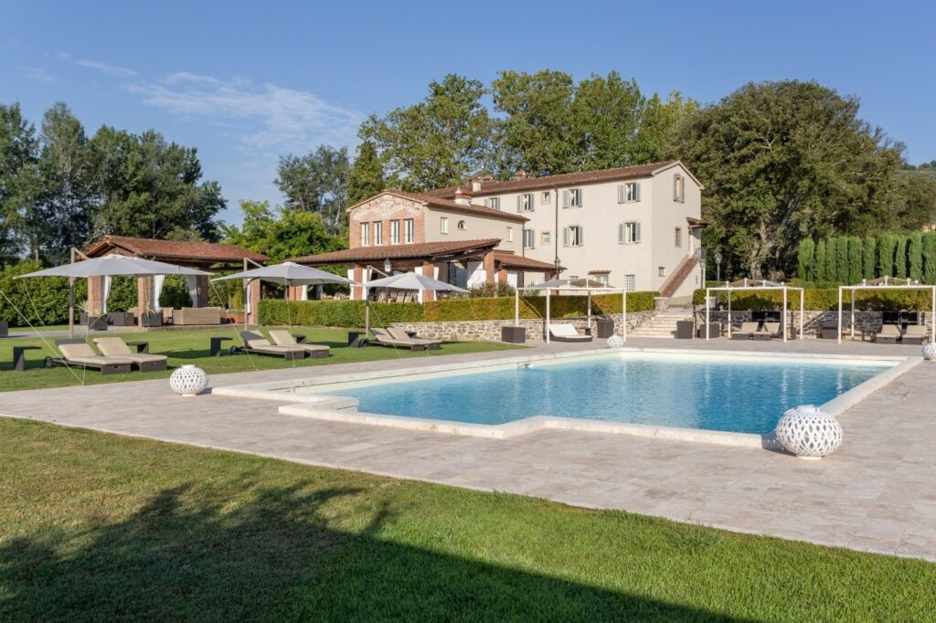 Elegante villa con parco e piscina su colline vicino Firenze