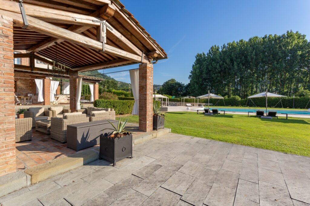 Elegante villa con parco e piscina su colline vicino Firenze