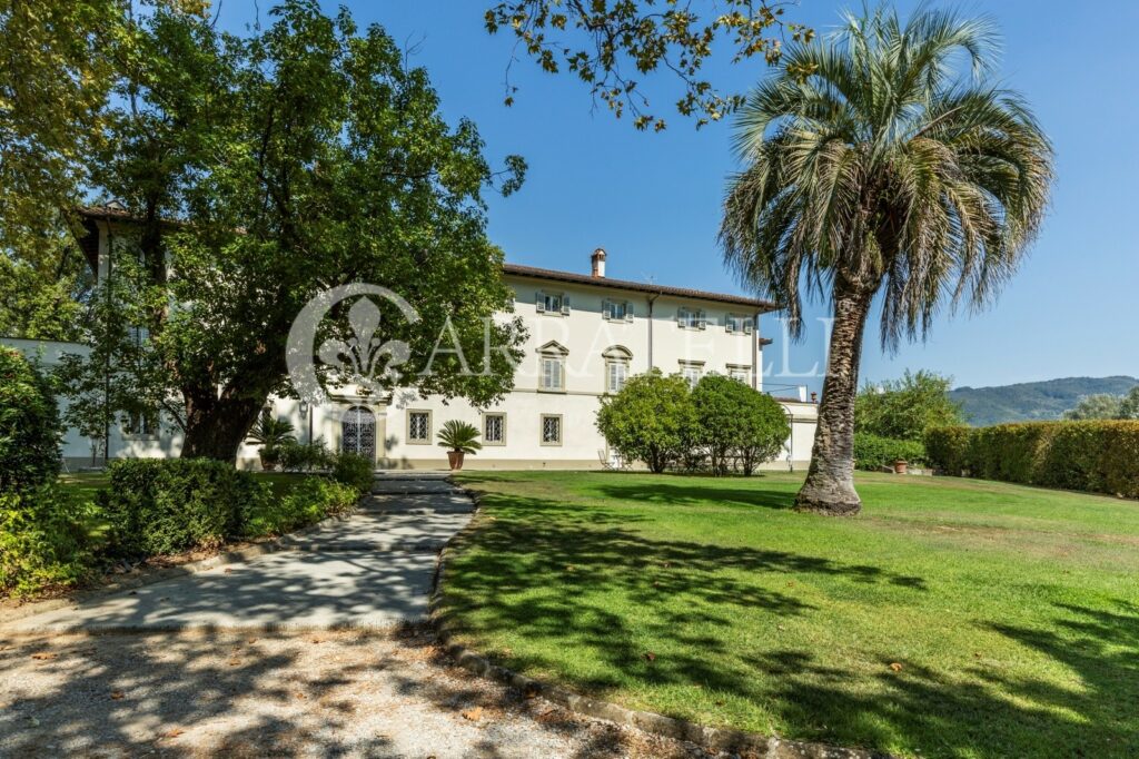 Elegant villa with park and swimming pool on the hills near Florence