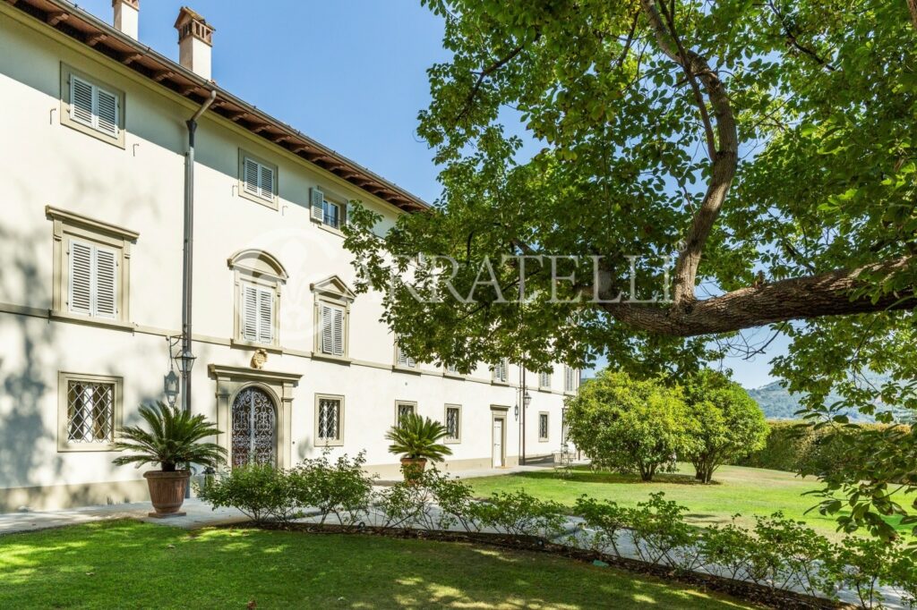 Elegant hotel with park and swimming pool on the hills near Florence