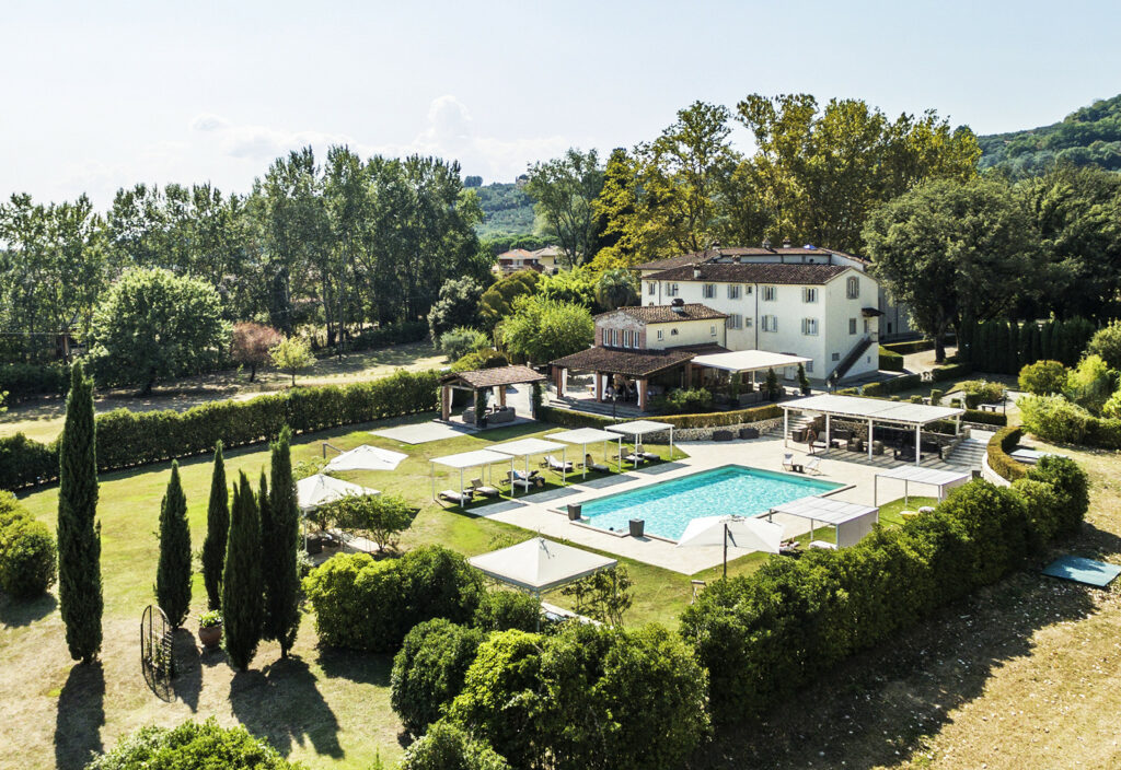 Elegante hotel con parco e piscina su colline vicino Firenze