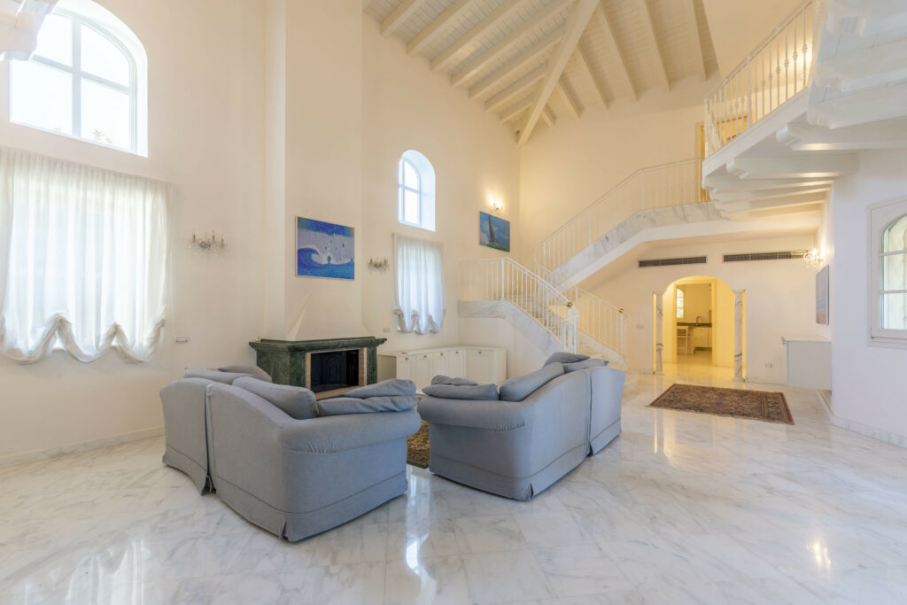 Impressive villa with swimming pool in Forte dei Marmi