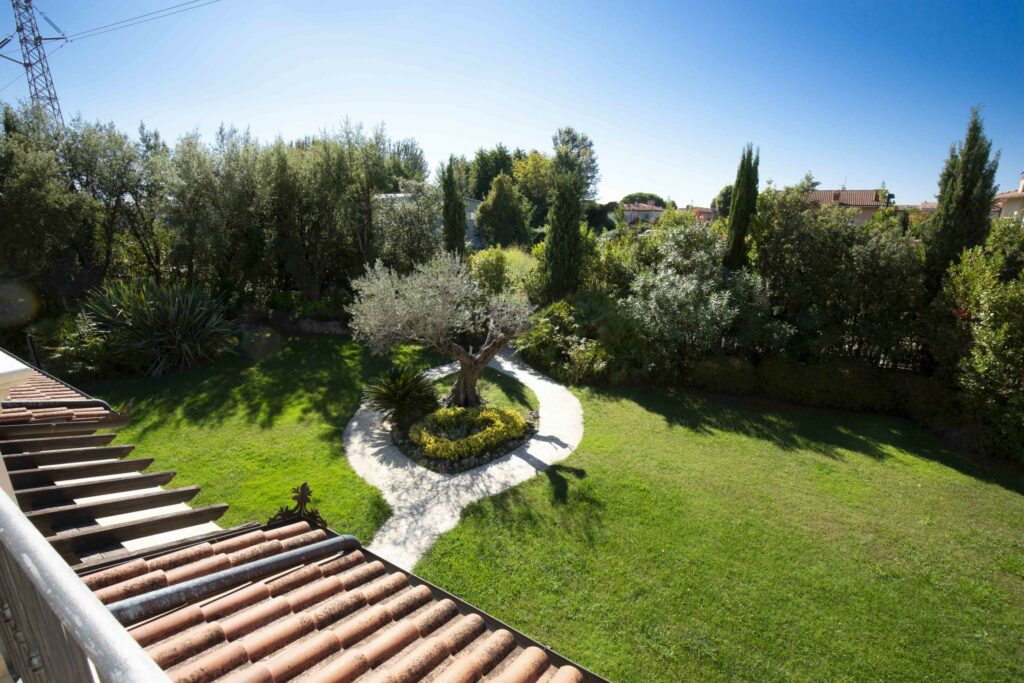 Majestic villa with garden and pool in Forte dei Marmi