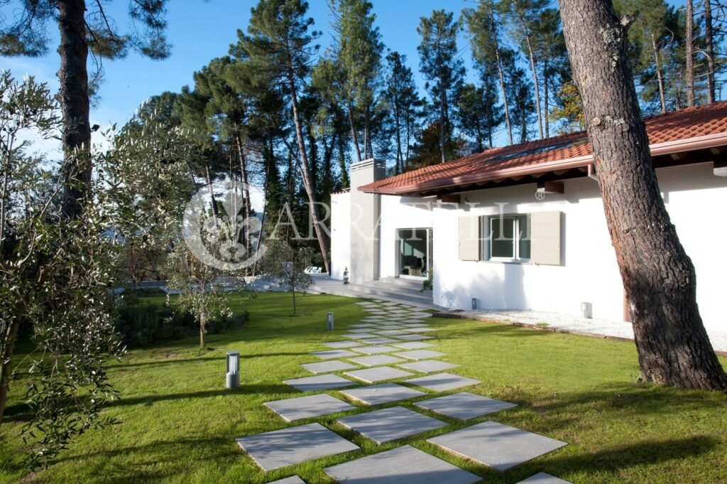 Meravigliosa villa moderna in Versilia