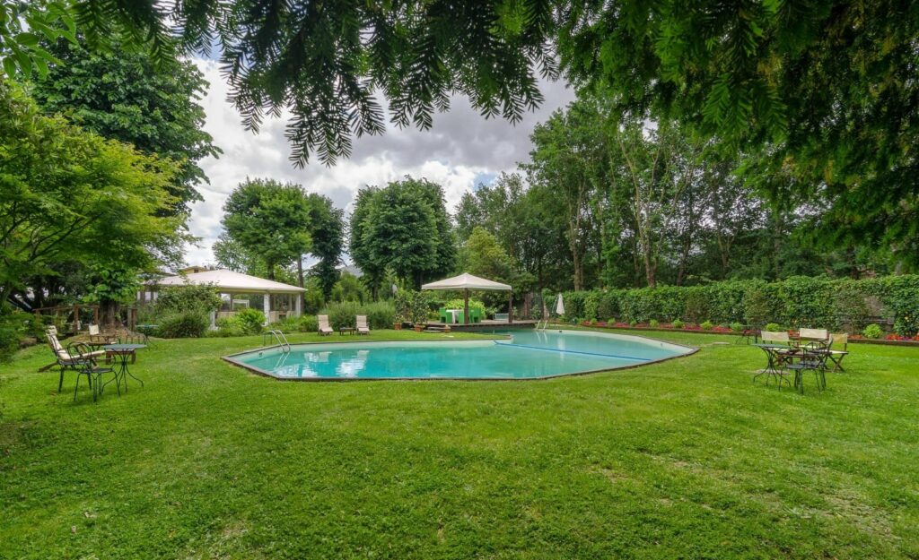 Meravigliosa villa d’epoca con parco e piscina a Lucca