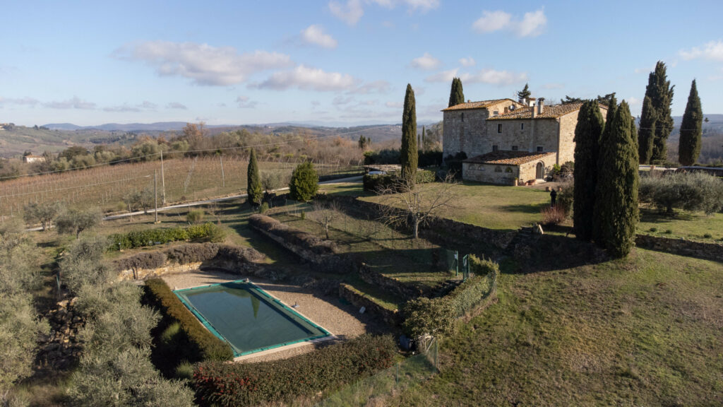 Casale con torre antica uliveto e piscina vicino Firenze