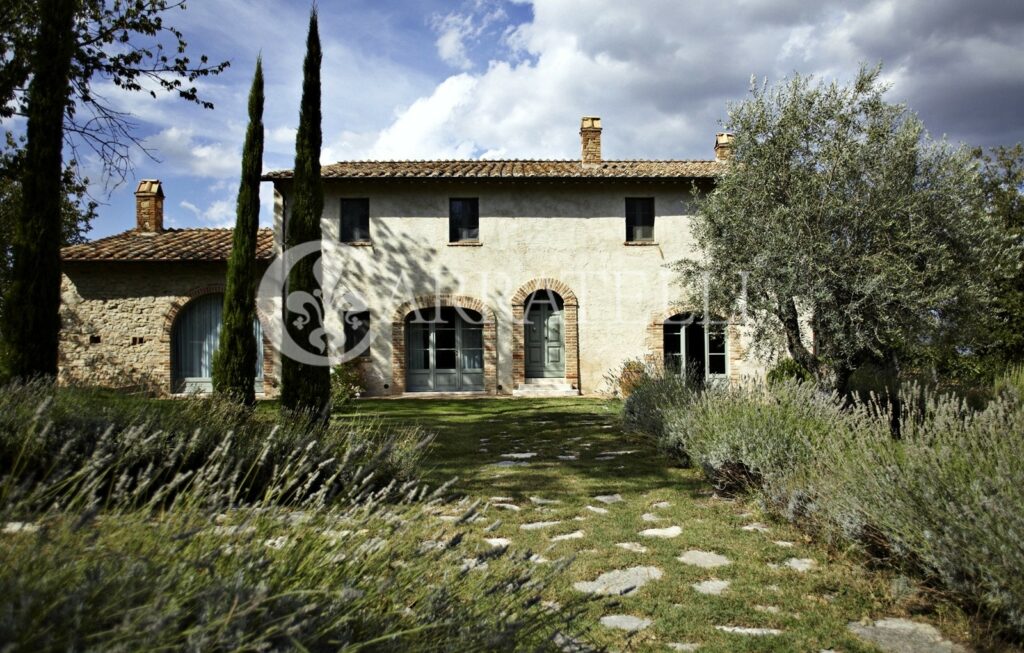 Фермерский дом с бассейном в Четоне – Тоскана