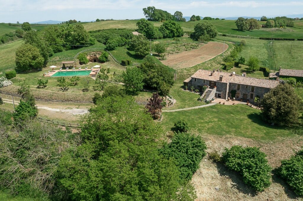 Meraviglioso casale con piscina e terreno a Orvieto
