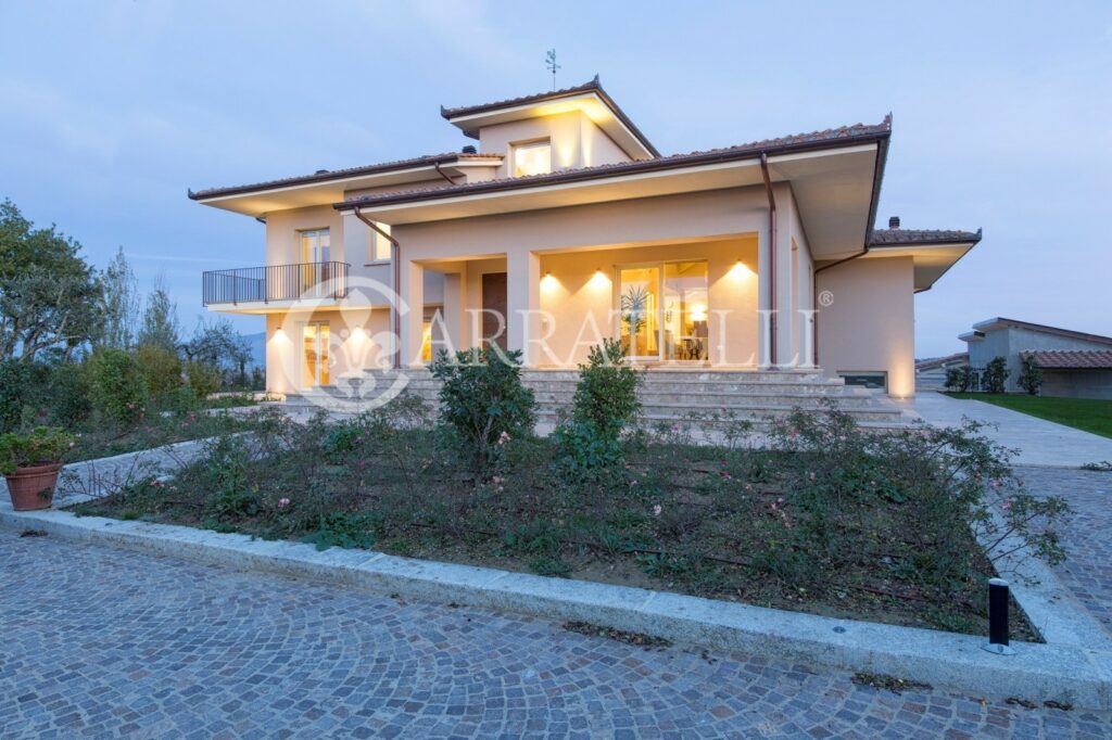 Modern villa with swimming pool and olive grove near Arezzo