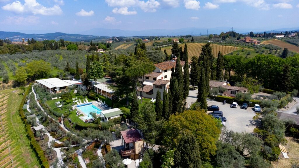 Resort di lusso con giardino, piscina e terreno nel Chianti