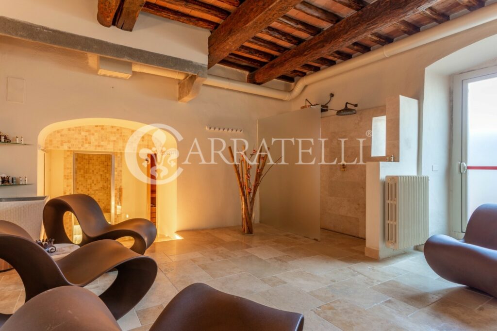 Luxury resort with garden, pool and land in Chianti