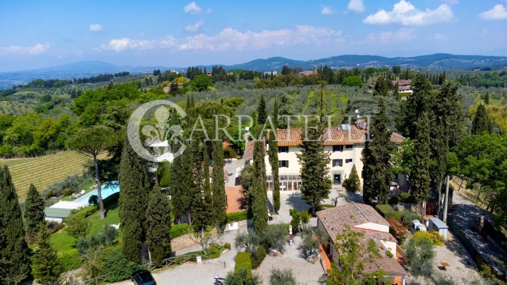Luxury resort with garden, pool and land in Chianti