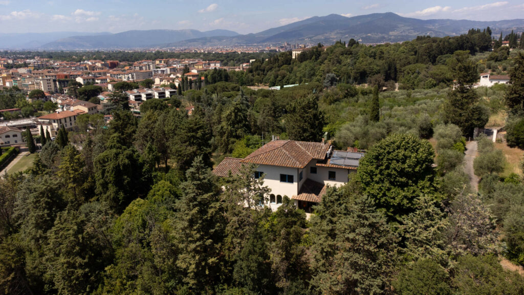 Elegante villa in stile unico con grande giardino a Firenze