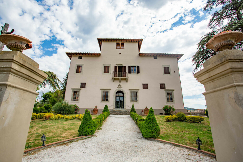 Imponente villa storica con attività ricettiva a Firenze