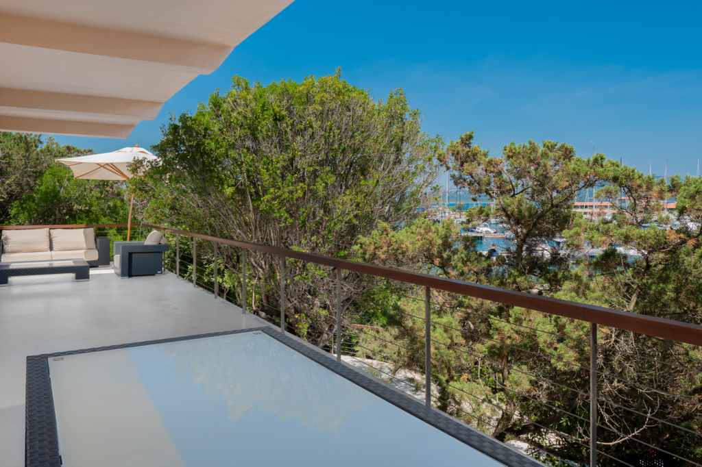 Замечательная квартира с садом и террасой на берегу моря в Порто Ротондо