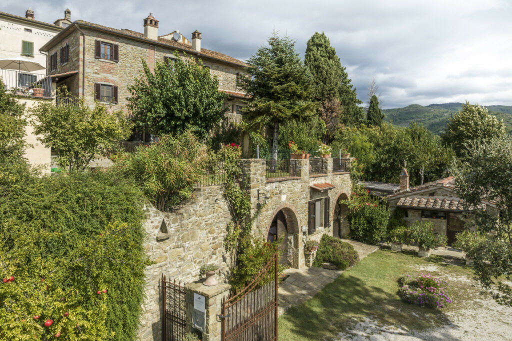 Casale panoramico con piscina a Castiglion Fiorentino