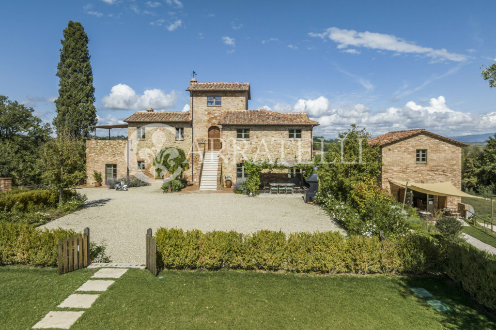 Luxurious farmhouse with pool in Montepulciano