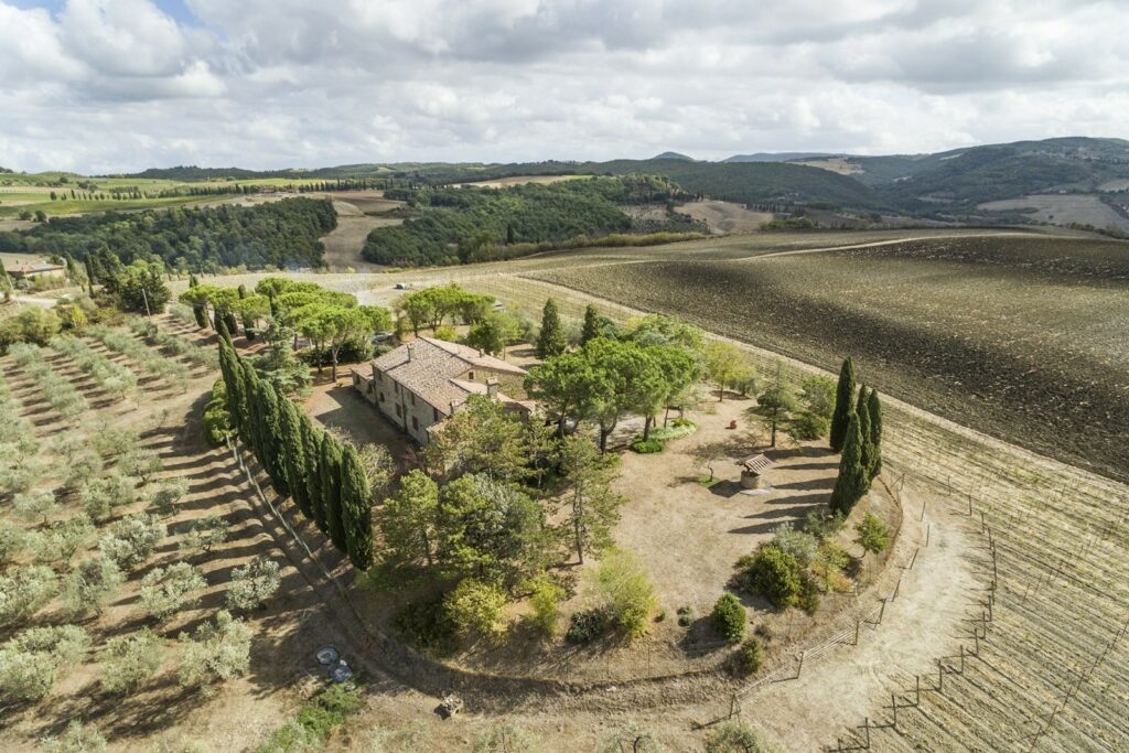 Панорамный и эксклюзивный фермерский дом с землей в Пьенце