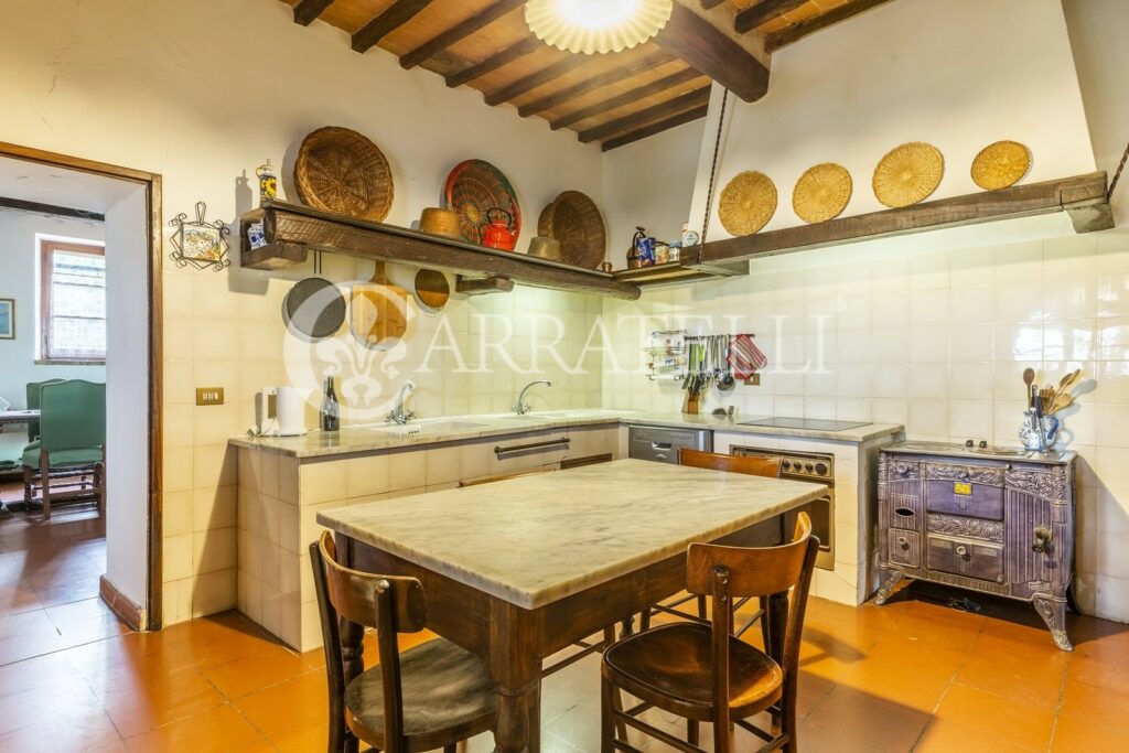 Panoramic and exclusive farmhouse with land in Pienza