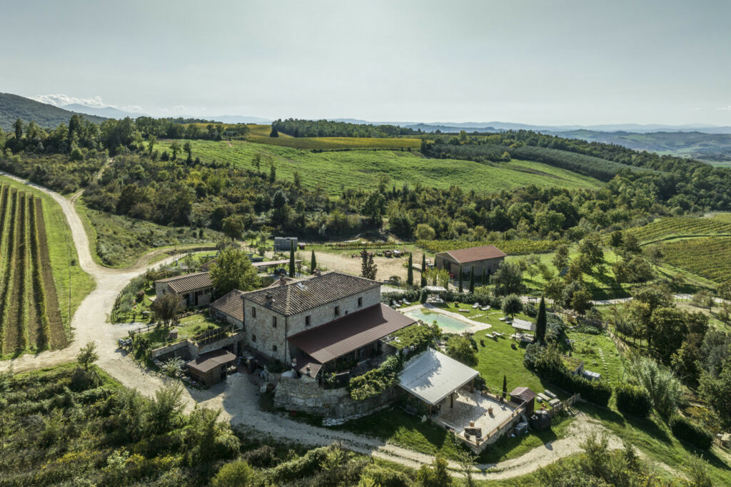 Panoramico casale con piscina a Rapolano Terme