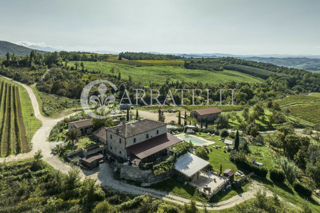 Панорамный фермерский дом с бассейном в Раполано-Терме