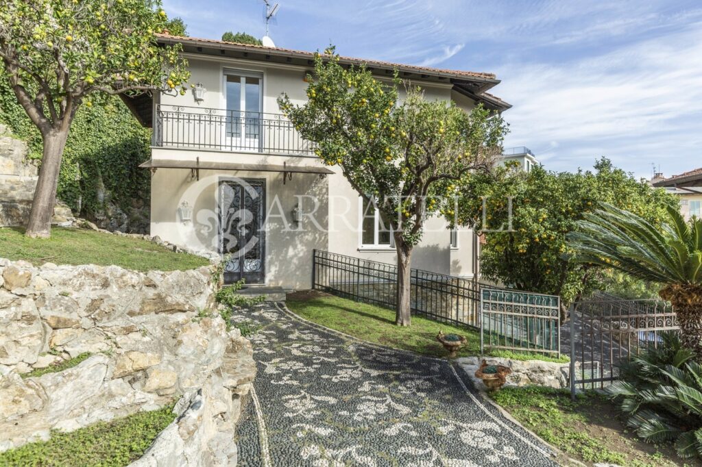 Stately Art Nouveau villa with annex, garage and garden , wonderful sea view