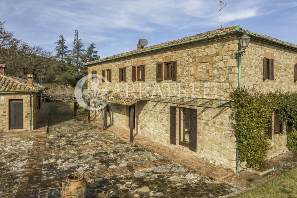 Farm with hunting reserve in Siena