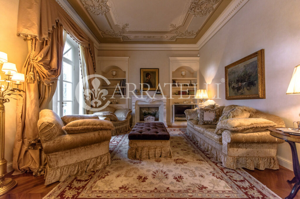 Exclusive panoramic villa with pool in Chianti