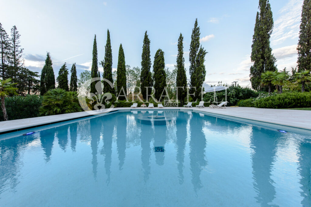 Эксклюзивная панорамная вилла с бассейном в Кьянти