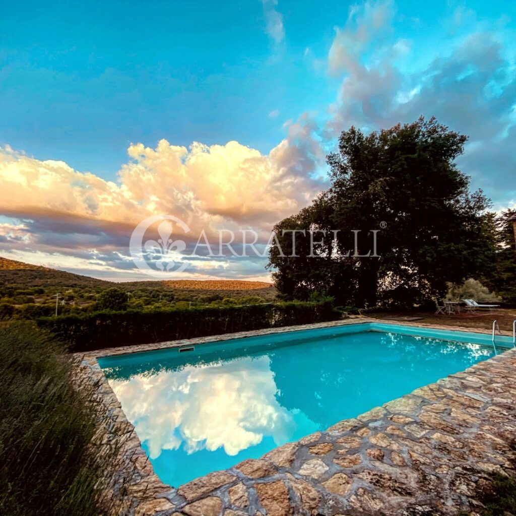 Charming Estate on The Hills of Siena – Tuscany