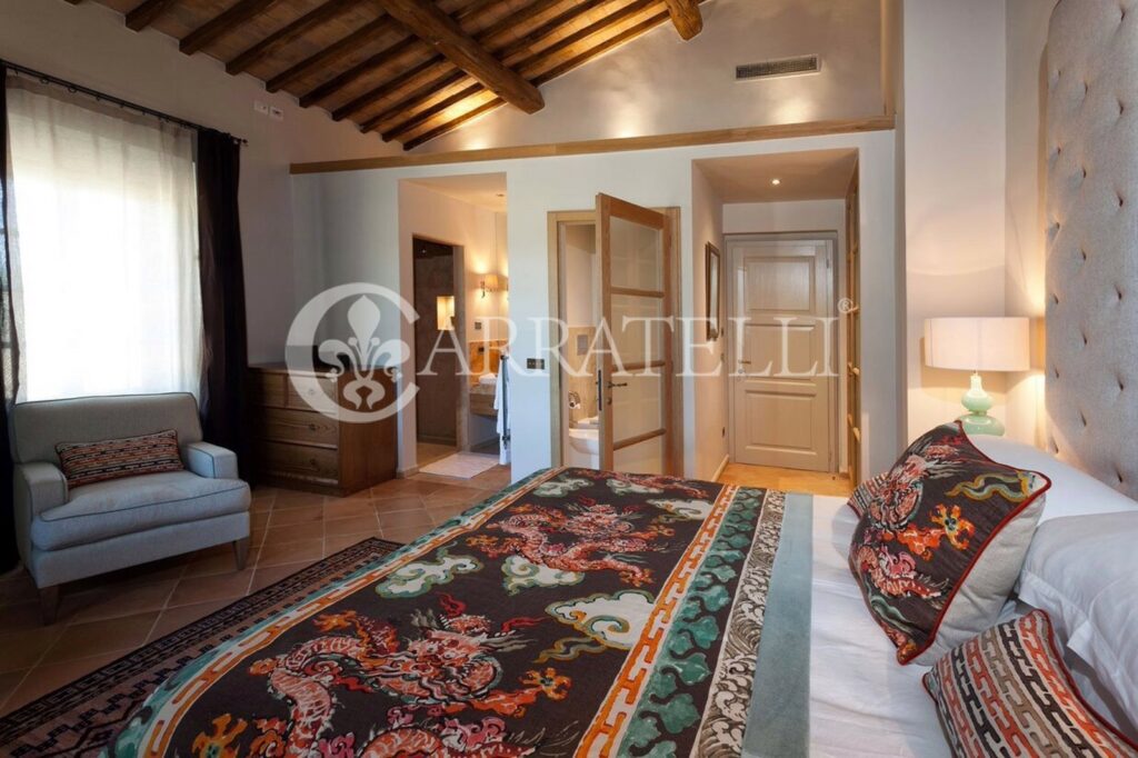 Villa with land and pool in Buonconvento, Siena
