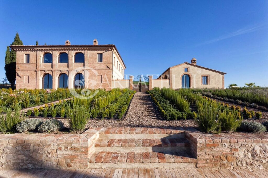 Villa con terreno e piscina a Buonconvento, Siena