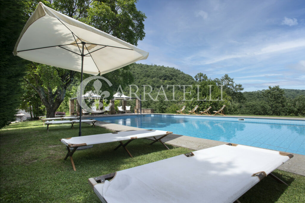 Resort with land and pool near Orvieto