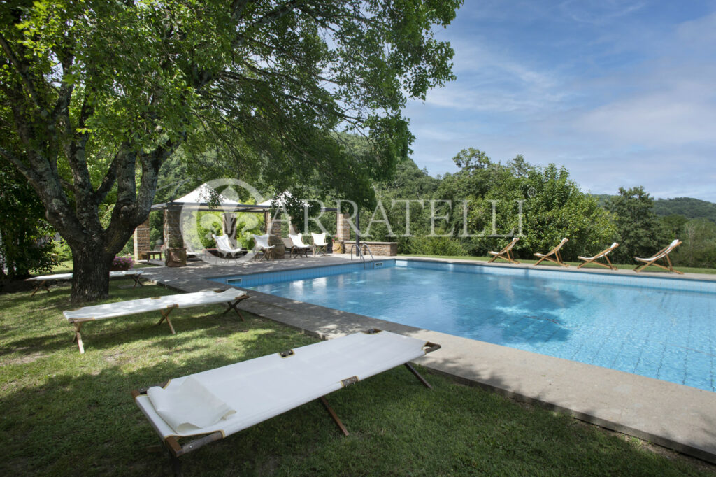 Resort con terreno e piscina vicino a Orvieto