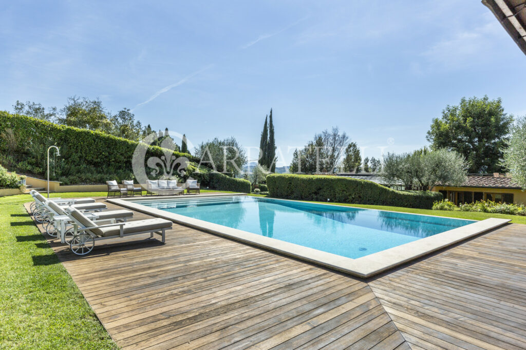 Престижная вилла с садом и бассейном во Флоренции