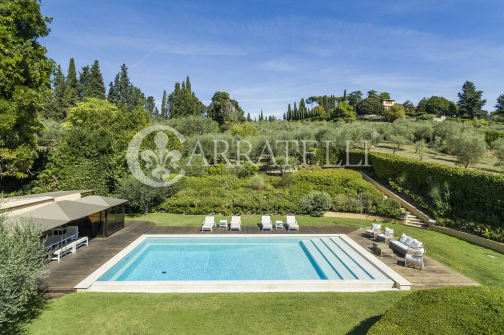 Престижная вилла с садом и бассейном во Флоренции