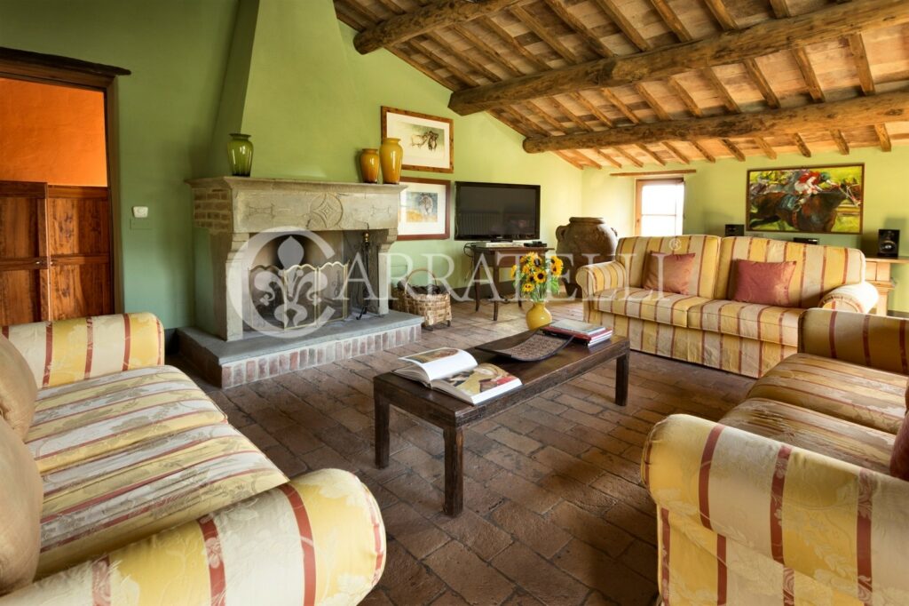 Wonderful farmhouse with pool and land in Orvieto